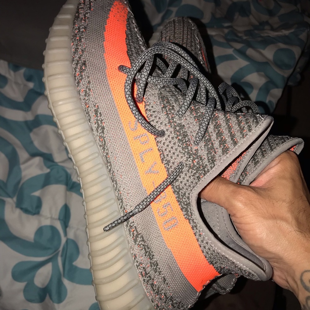 Selling Yeezys belugas slightlyworn , great cond.